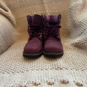 Women’s size 10 Burgundy Timberland Boots